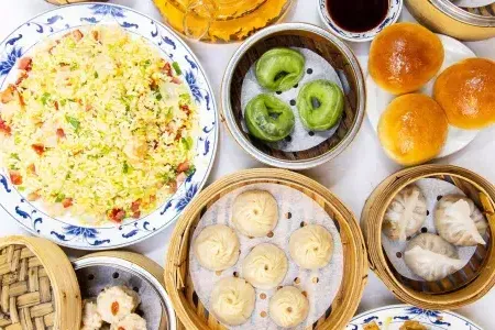 Une variété de plats dim sum au restaurant Yank Sing de San Francisco.